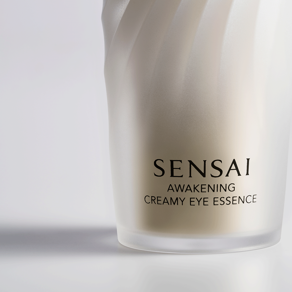 AWAKENING CREAMY EYE ESSENCE - EXPERTS - 20ml SENSAÏ - Parfumerie du Soleil d'Or