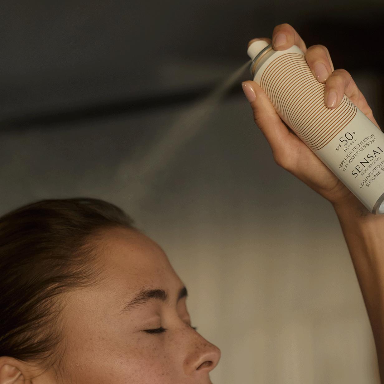 COOLING PROTECTIVE SUNCARE SPRAY - SILKY BRONZE - 150ml - SPF50+ SENSAÏ - Parfumerie du Soleil d'Or