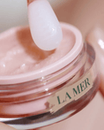 Load image into Gallery viewer, Le Gommage Doux pour les Lèvres - The Gentle Lip Scrub - 15ml LA MER - Parfumerie du Soleil d'Or