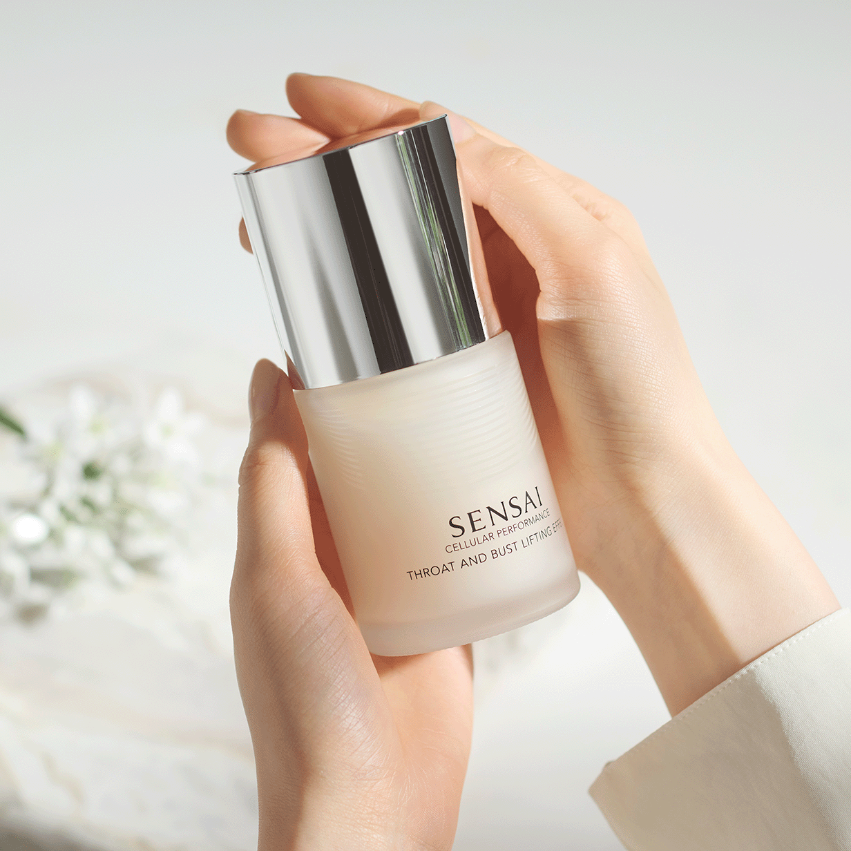 THROAT AND BUST LIFTING EFFECT - CELLULAR PERFORMANCE - 100ml SENSAÏ - Parfumerie du Soleil d'Or
