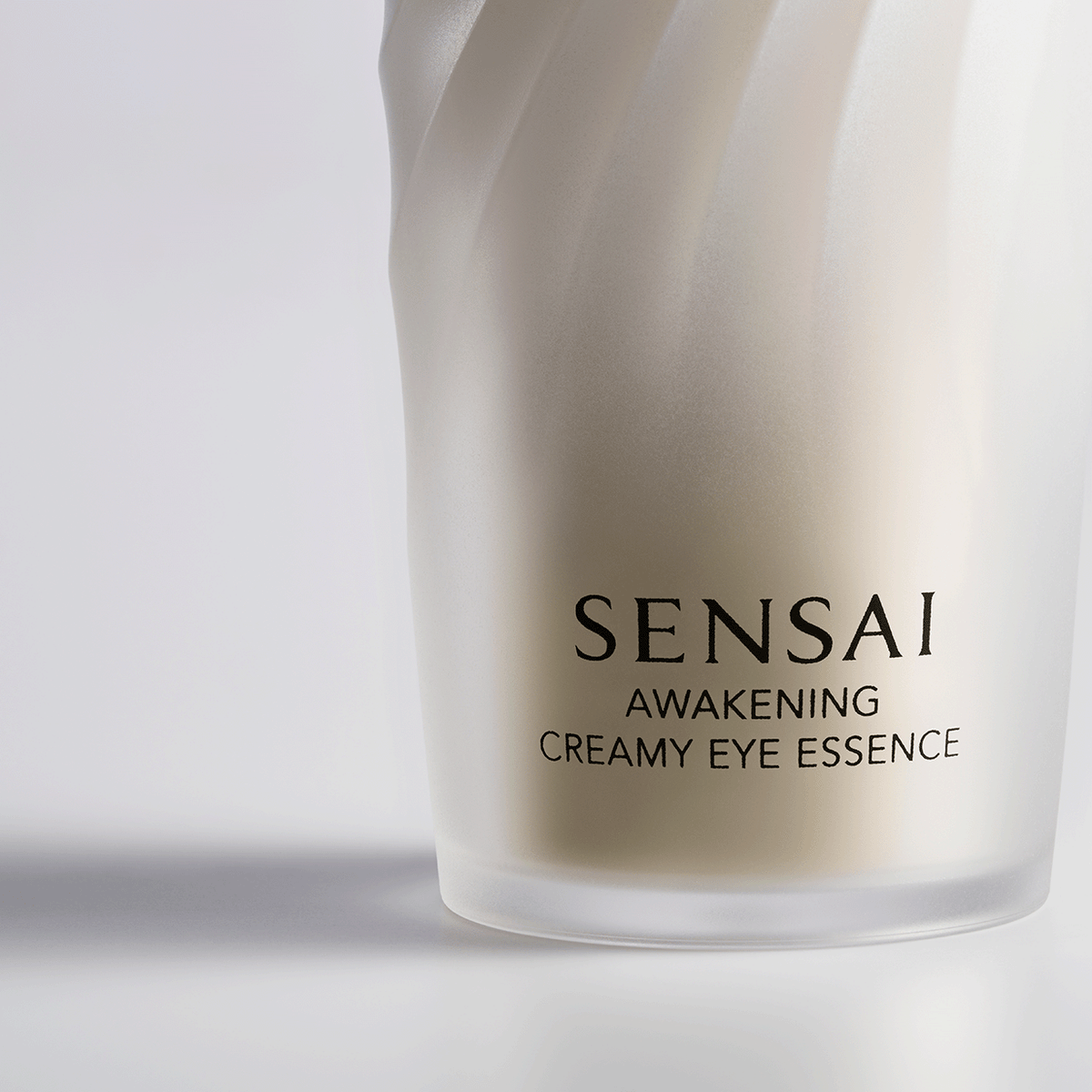 ESSENCE CRÈME ÉVEIL YEUX SENSAÏ - Soleil d'Or