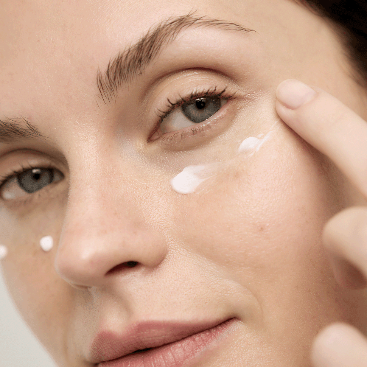 ESSENCE CRÈME ÉVEIL YEUX - EXPERTS SENSAÏ - Soleil d'Or