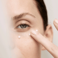 Load image into Gallery viewer, ESSENCE CRÈME ÉVEIL YEUX - EXPERTS SENSAÏ - Soleil d'Or
