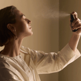 Charger l'image dans la visionneuse de la galerie, HYDRATING FIX MIST SENSAÏ - Parfumerie du Soleil d'Or
