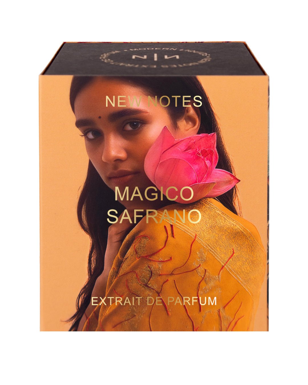 Magico Safrano by New Notes, bottle in a lifestyle setting