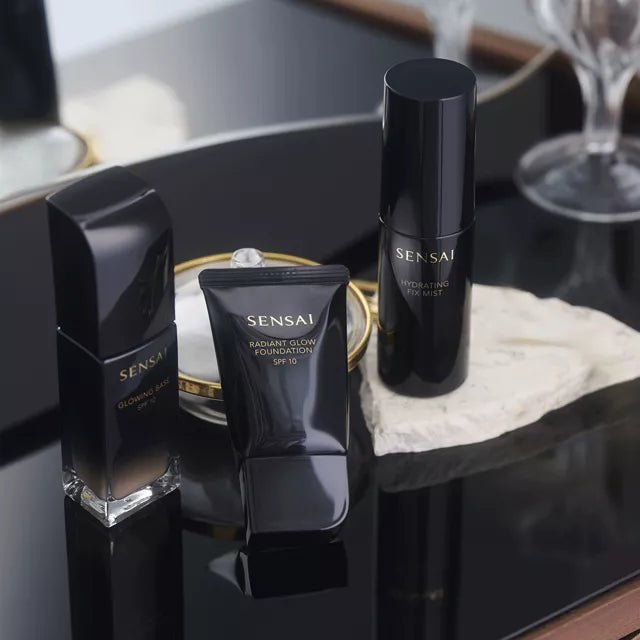Radiant Glow Foundation SPF10 - 30ml SENSAÏ - Parfumerie du Soleil d'Or