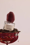 Charger l'image dans la visionneuse de la galerie, Flacon Eau de Parfum Red Flag Fascent iris
