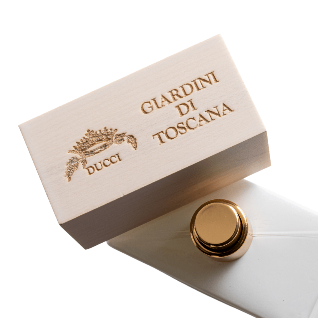 Shabby Chic by Giardini di Toscana, wooden cap close-up