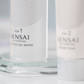 Charger l'image dans la visionneuse de la galerie, Silky Purifying Cleansing Gel Water 125ml SENSAÏ - Soleil d'Or
