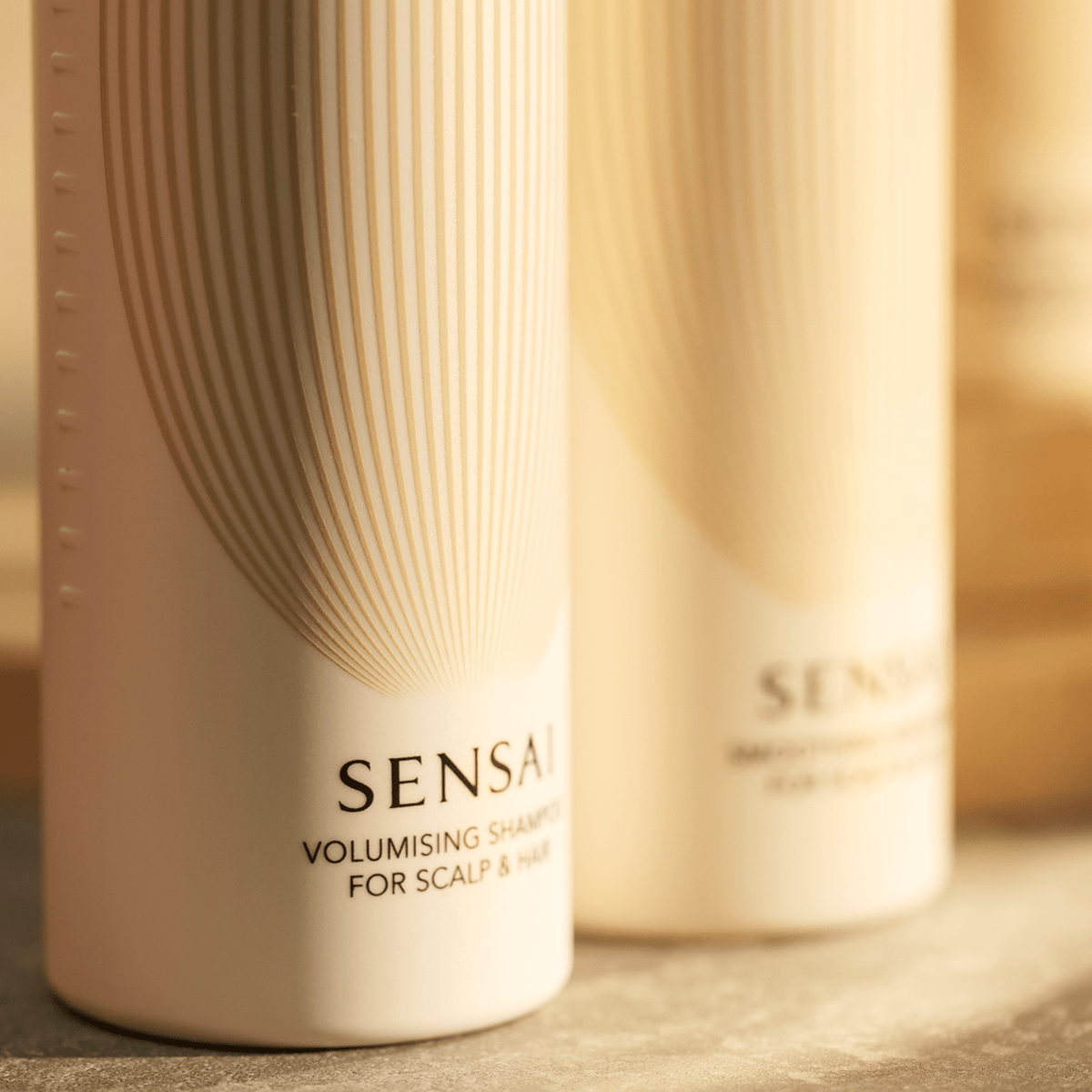 SOIN LAVANT VOLUMATEUR - CHEVEUX & CUIR CHEVELU SENSAÏ - Soleil d'Or