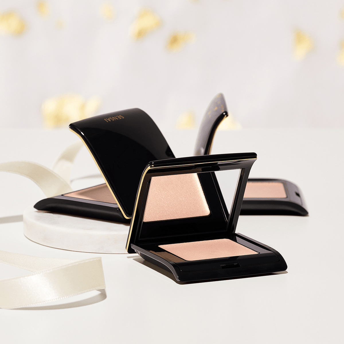 SUPREME ILLUMINATOR - FONDS DE TEINT - 4g SENSAÏ - Parfumerie du Soleil d'Or
